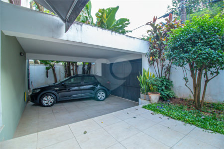 Casa à venda com 3 quartos, sendo 1 suíte, em Alto da Boa Vista, São Paulo, SP