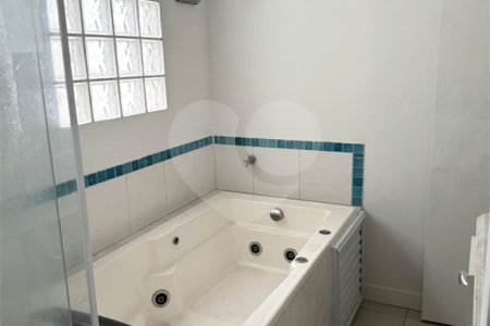 Sobrado à venda com 3 quartos, sendo 1 suíte, em Vila Irmãos Arnoni, São Paulo, SP