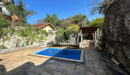 Sobrado à venda ou para alugar com 4 quartos, sendo 1 suíte,  em Santo Amaro, São Paulo, SP