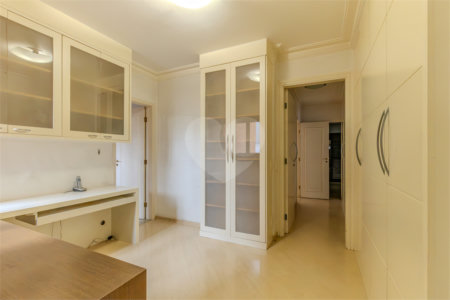 Apartamento à venda com 4 suítes em Moema, São Paulo, SP