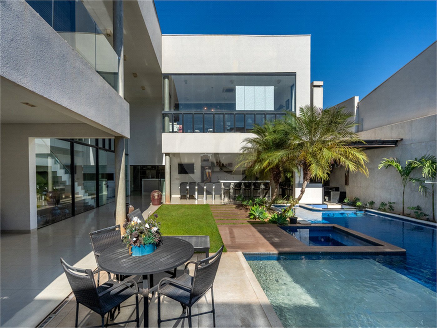 Casa à venda com 6 suítes em Parque Das Mangueiras, Três Lagoas, MS