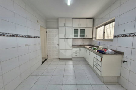 Casa à venda ou para alugar com 3 quartos, sendo 1 suíte, em Parque São Domingos, São Paulo, SP