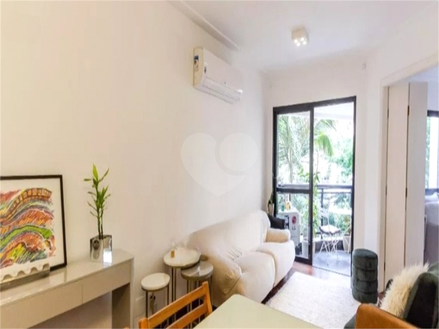 Apartamento à venda com 2 quartos, sendo 1 suíte, em Moema, São Paulo, SP