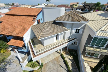 Casa à venda com 5 quartos, sendo 3 suítes, no condomínio Granja Olga III, Sorocaba - SP