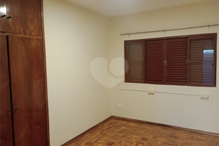 Casa à venda com 4 quartos, sendo 1 suíte, em Vila Rosa, Itapetininga, SP