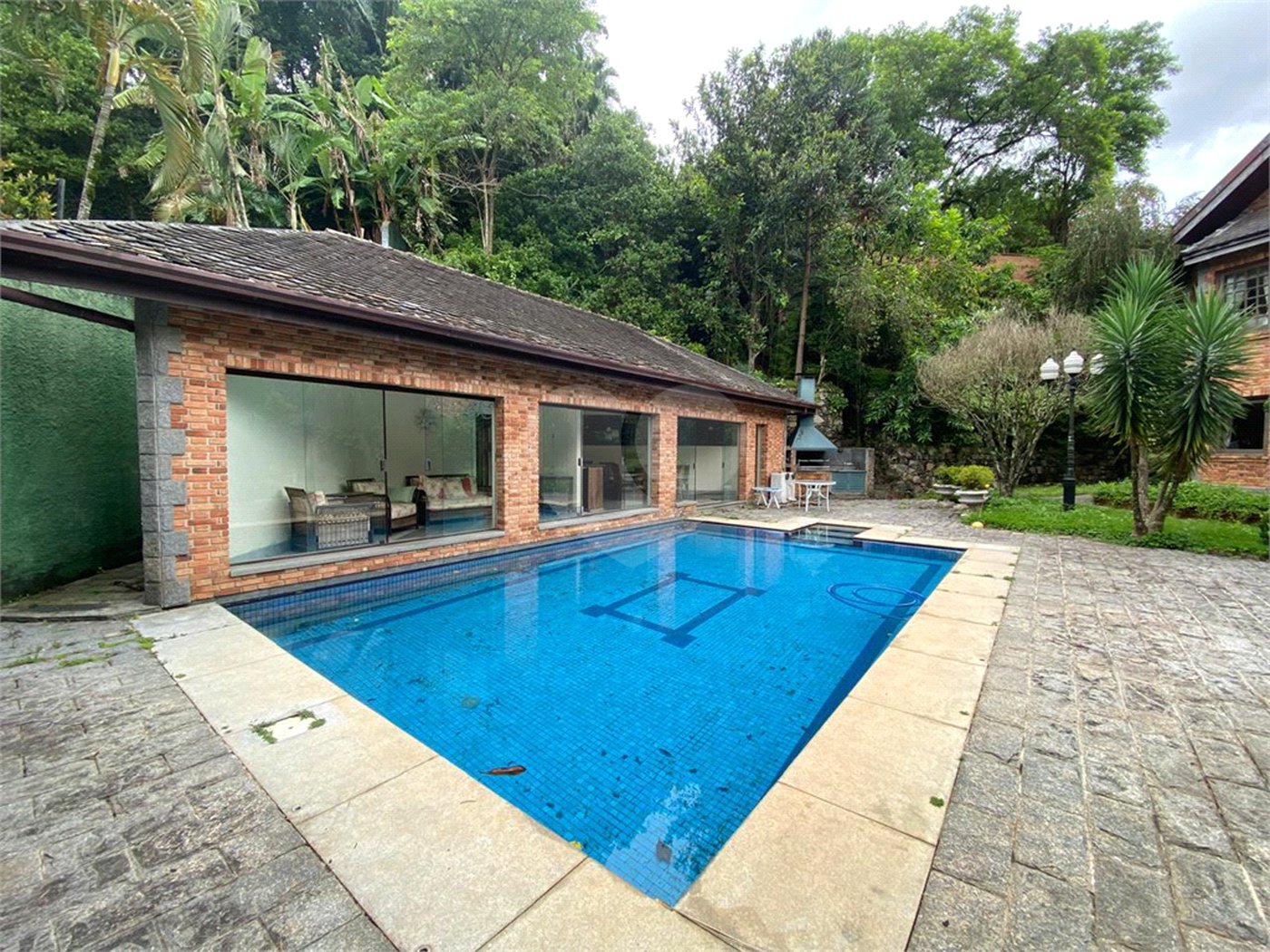 Casa à venda ou para alugar com 5 quartos, sendo 3 suítes,  em Fazenda Morumbi, São Paulo, SP