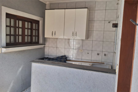 Sobrado para alugar com 4 quartos, sendo 3 suítes, em Vila Nivi, São Paulo, SP