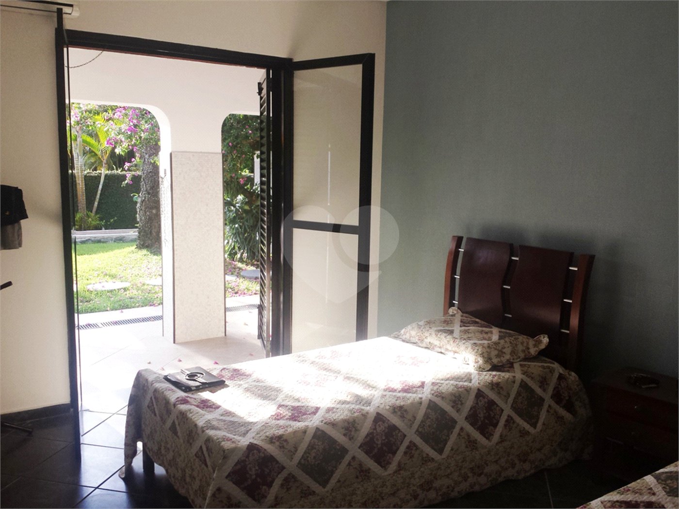 Casa à venda com 8 quartos, sendo 6 suítes,  no condomínio Acapulco, Guarujá - SP