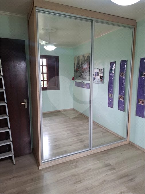 Casa à venda com 4 quartos, sendo 1 suíte, no condomínio Conjunto Residencial Green Village I, Mogi das Cruzes - SP