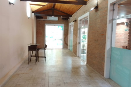 Galpão Comercial à Venda ou Locação – Rua 9 de Julho – Espaço Versátil e Arborizado