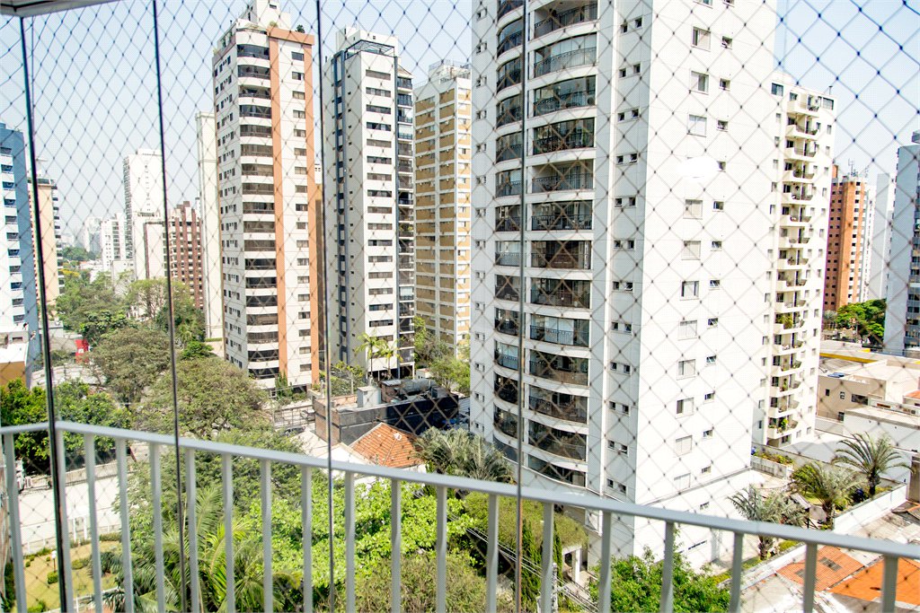 Apartamento à venda com 3 suítes em Moema, São Paulo, SP