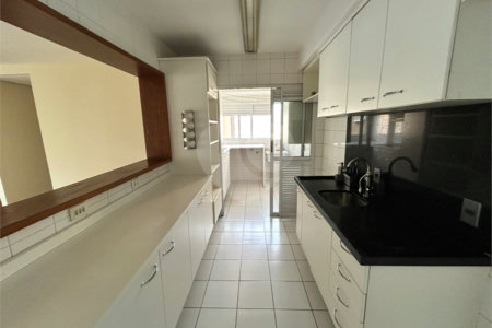 Apartamento à venda com 2 quartos, sendo 1 suíte, em Vila Andrade, São Paulo, SP