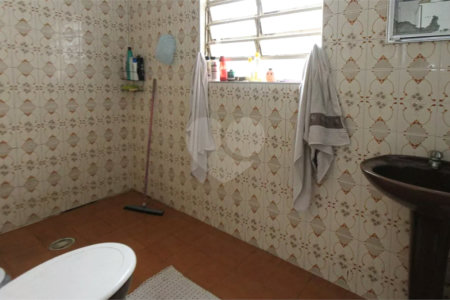 Sobrado à venda com 6 quartos, sendo 1 suíte, em Vila Olinda, São Paulo, SP