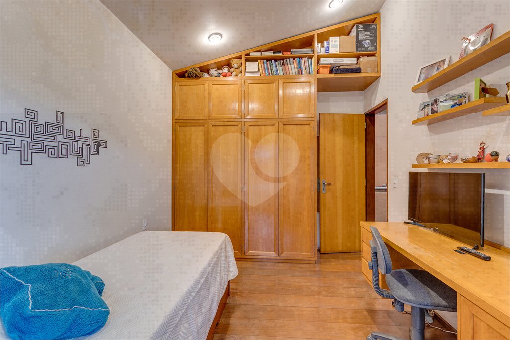 Casa à venda com 5 quartos, sendo 4 suítes, em Alto da Boa Vista, São Paulo, SP