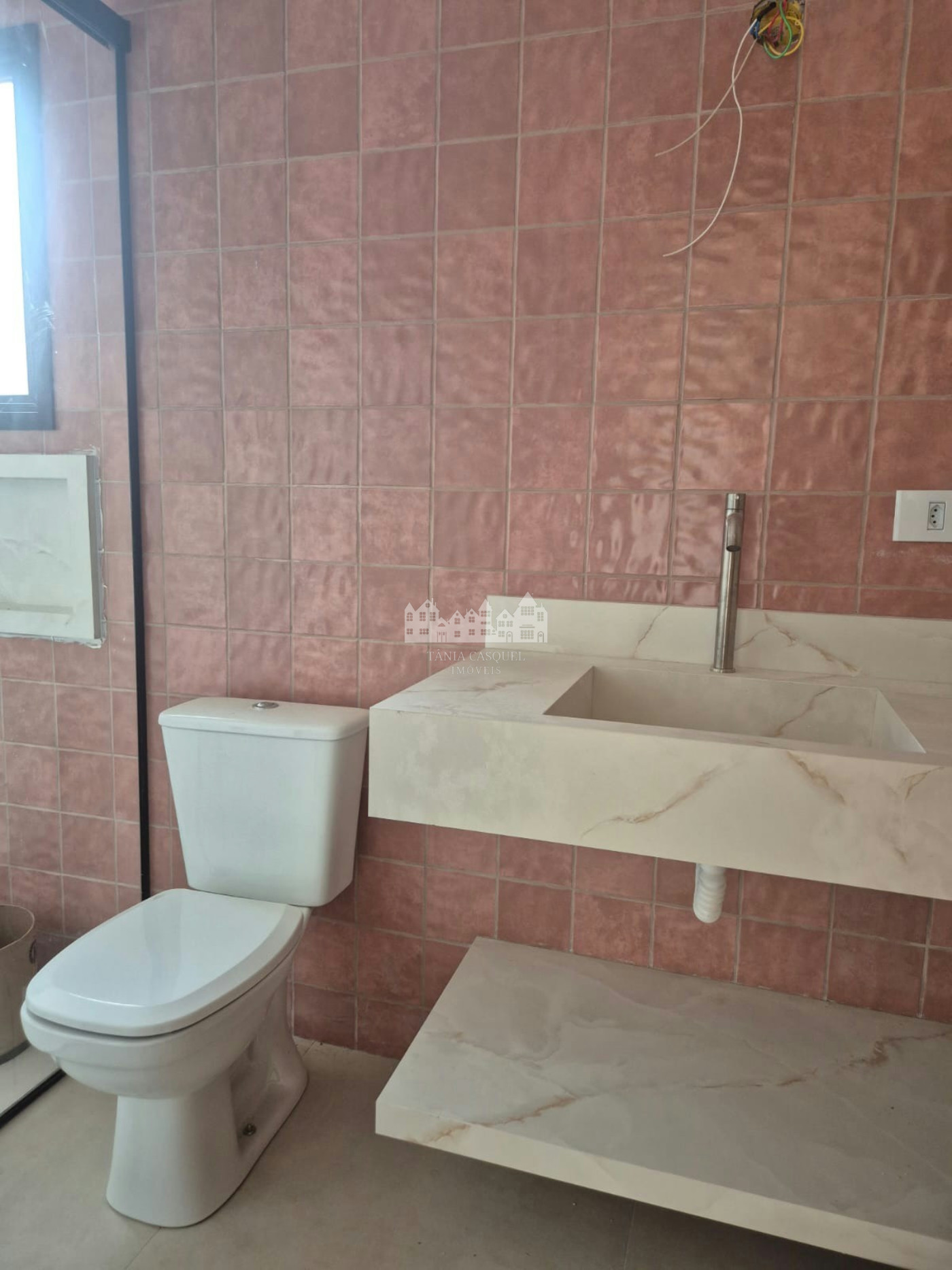 Casa à venda com 3 suítes em Vila Petrópolis, Atibaia, SP