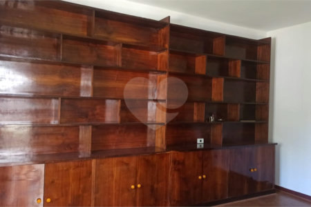 Casa à venda com 4 quartos, sendo 1 suíte, em Vila Santista, Atibaia, SP