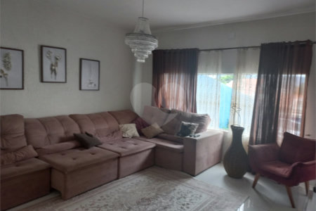 Casa Térrea à venda com 3 quartos, sendo 1 suíte,  em Vila Oliveira, Mogi das Cruzes, SP