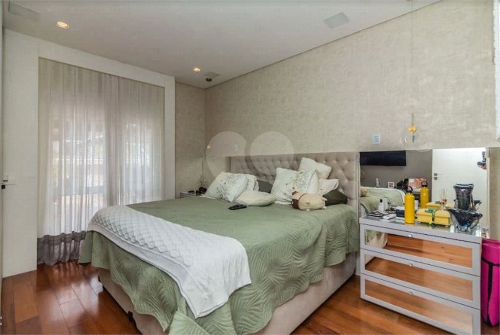 Casa à venda com 4 suítes em Horto, São Paulo, SP