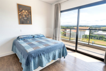 Casa à venda com 4 quartos, sendo 1 suíte, no condomínio Residencial Pinheiros do Lago, Alambari - SP