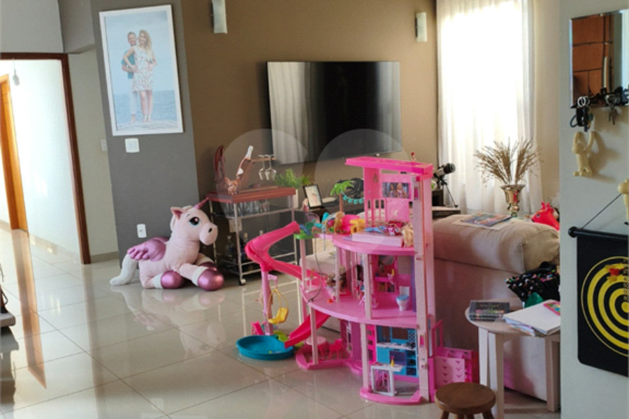 Casa à venda com 3 suítes em Carmo, Araraquara, SP