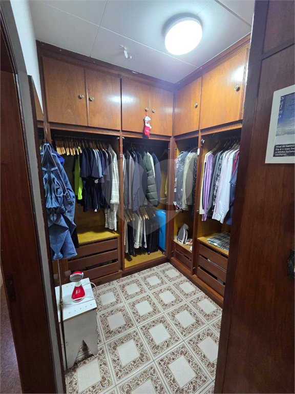 Sobrado à venda ou para alugar com 6 quartos, sendo 2 suítes, em Santana, São Paulo, SP