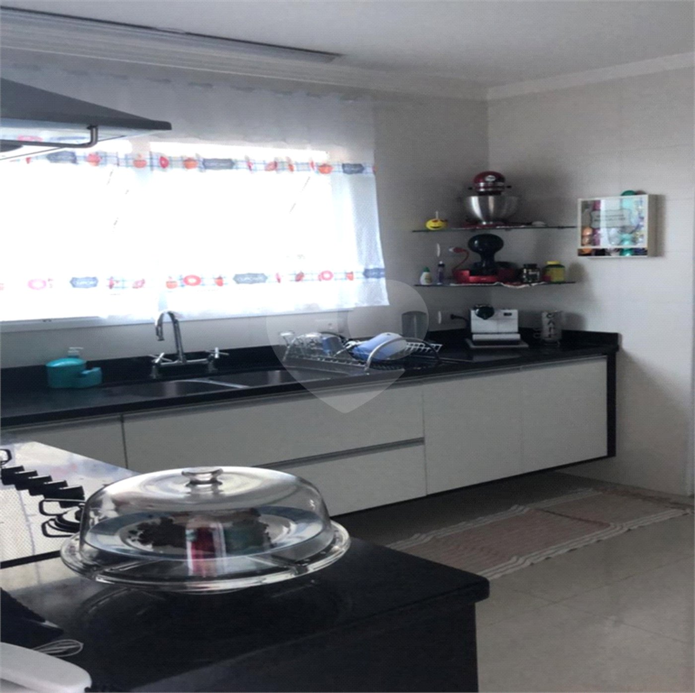 Casa à venda com 4 quartos, sendo 2 suítes, no condomínio Florada da Serra, São Paulo - SP