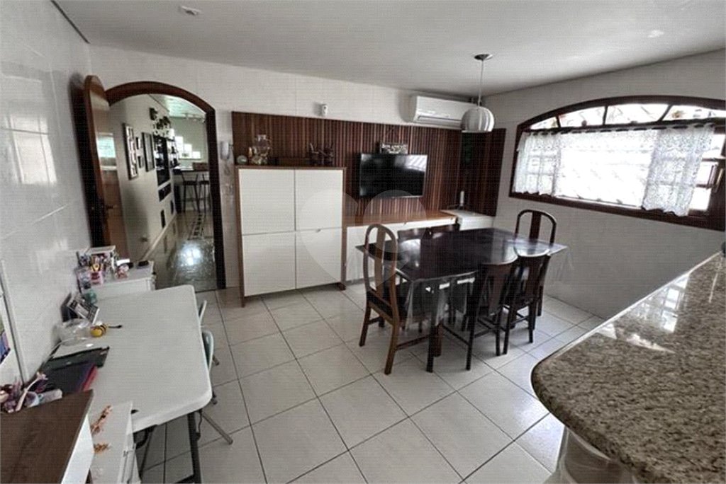 Casa à venda com 3 quartos, sendo 1 suíte,  no condomínio Residencial Nabuco de Araújo, São Paulo - SP