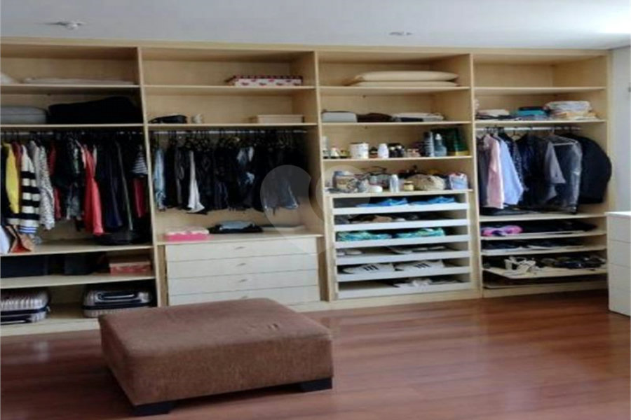Sobrado à venda com 5 quartos, sendo 3 suítes, em Tremembé, São Paulo, SP