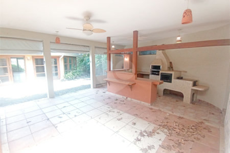 Casa à venda com 3 quartos, sendo 1 suíte,  no condomínio Estância Marambaia, Vinhedo - SP