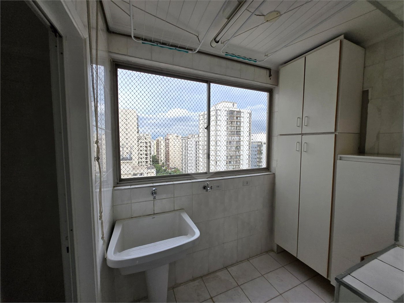 Apartamento à venda com 3 quartos, sendo 1 suíte,  em Indianópolis, São Paulo, SP