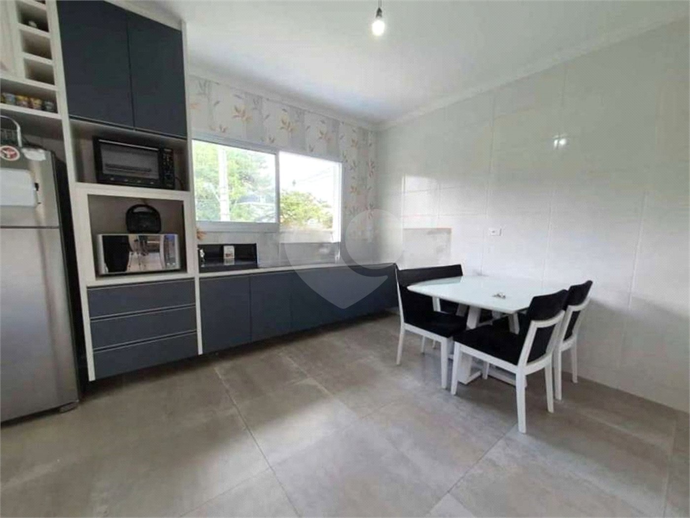 Sobrado à venda com 4 quartos, sendo 3 suítes, em Tremembé, São Paulo, SP