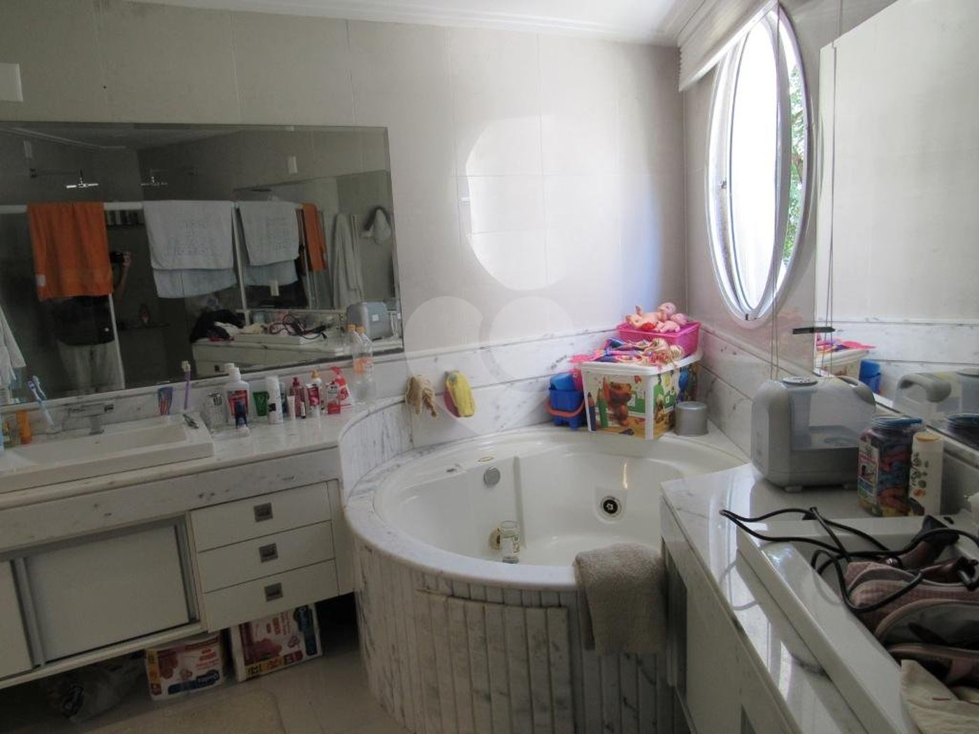 Apartamento à venda com 3 suítes em Real Parque, São Paulo, SP