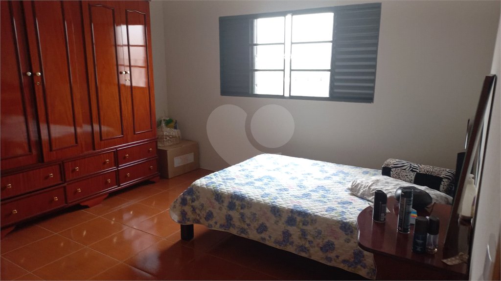 Sobrado à venda com 3 quartos em Jardim Bicão, São Carlos, SP