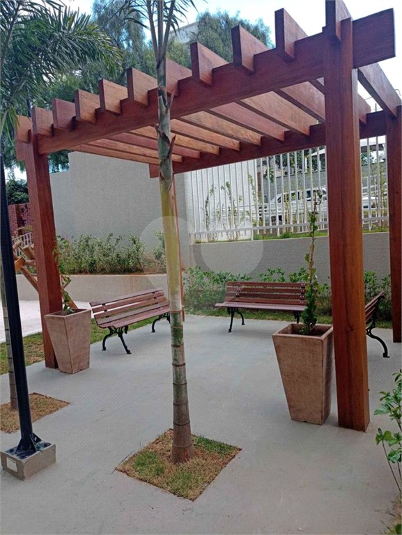 Apartamento no Condomínio Parque dos Jacarandás.
