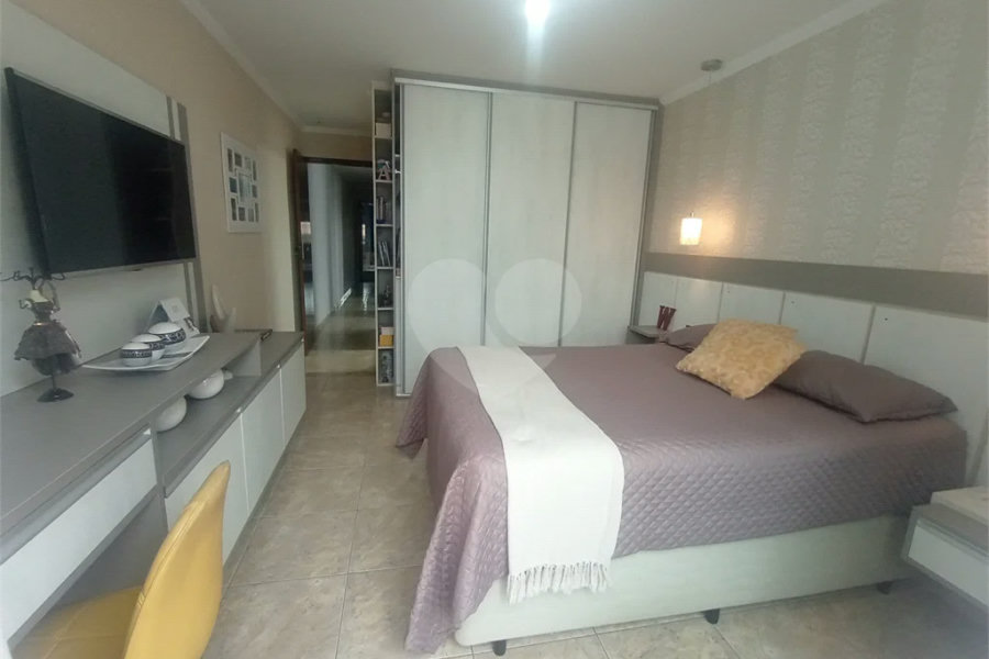 Sobrado à venda com 3 quartos, sendo 1 suíte,  em Vila Gustavo, São Paulo, SP
