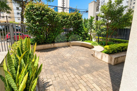Apartamento de 44 m² com 2 dormitórios, varanda integrada e 1 vaga na Vila Guarani