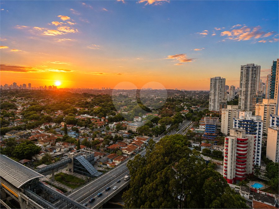 Apartamento à venda com 3 suítes em Campo Belo, São Paulo, SP