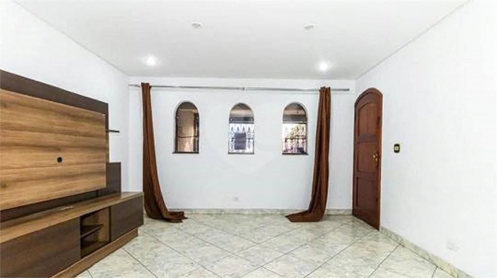 Sobrado à venda com 3 quartos, sendo 1 suíte,  em Vila Gustavo, São Paulo, SP