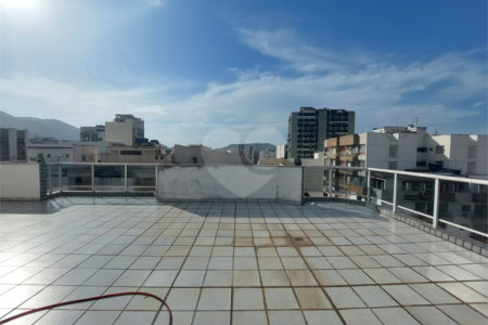 Cobertura à venda com 2 quartos, sendo 1 suíte,  em Tijuca, Rio de Janeiro, RJ