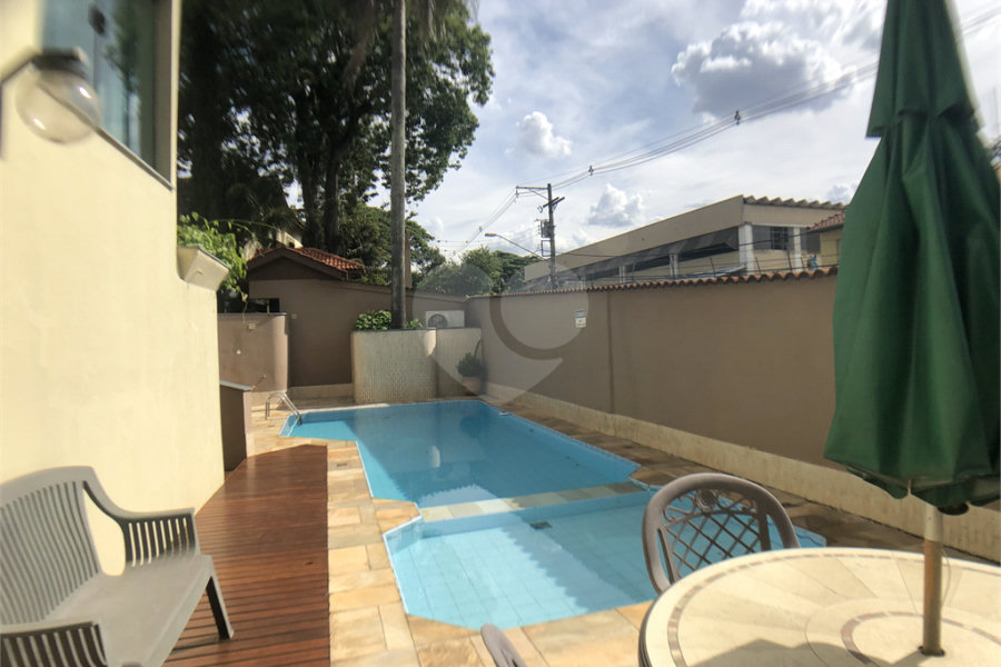 Casa à venda com 4 suítes no condomínio Residencial Floresta, São Paulo - SP