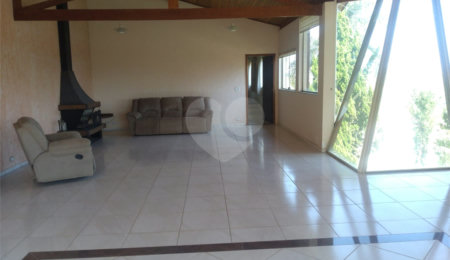 Chácara à venda com 4 quartos, sendo 2 suítes,  em Loteamento Village de Atibaia, Atibaia, SP
