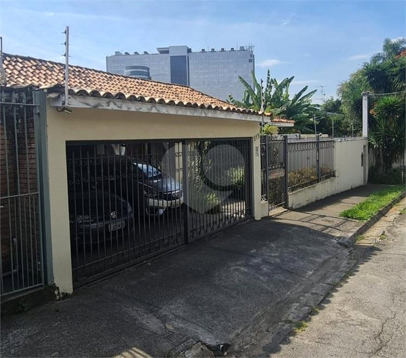 Casa à venda com 4 quartos, sendo 2 suítes,  no condomínio Comendador Elias Jafet, São Paulo - SP
