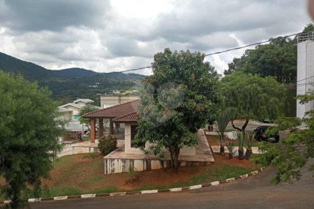 Casa à venda com 4 quartos, sendo 3 suítes, no condomínio Refúgio do Sauá I, Atibaia - SP