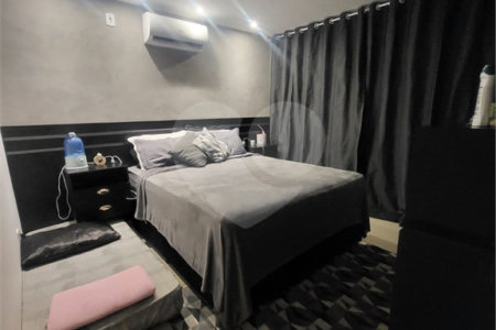 Casa à venda com 4 quartos, sendo 3 suítes, no condomínio Residencial Nelson Pinto, Rio de Janeiro - RJ