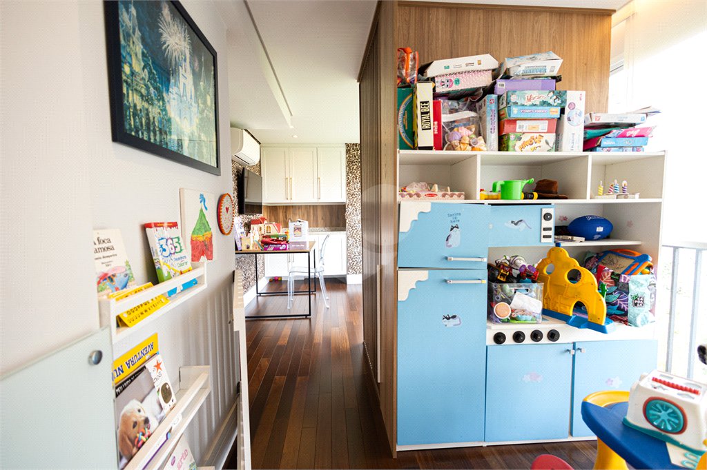 Apartamento à venda com 5 quartos, sendo 4 suítes,  em Parque Reboucas, São Paulo, SP