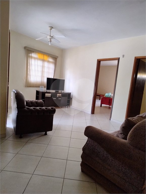 Sobrado à venda com 6 quartos, sendo 2 suítes, em Balneário Stella Maris, Peruíbe, SP