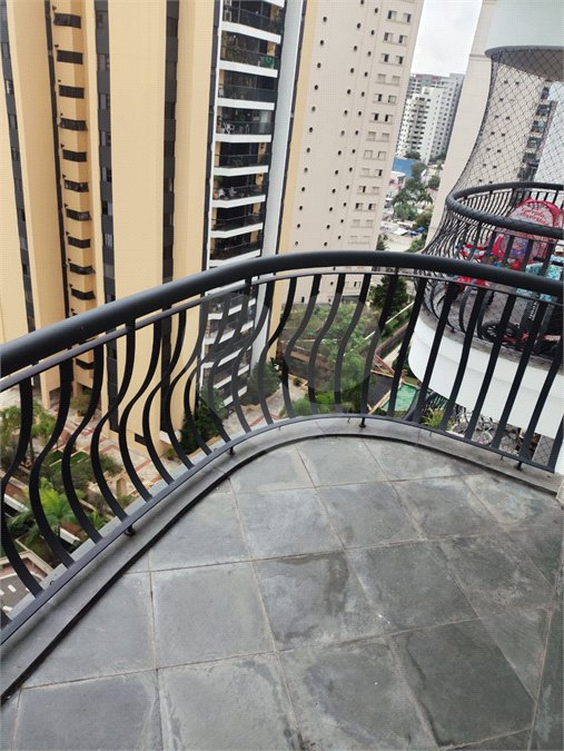 Apartamento à venda com 3 quartos, sendo 1 suíte, em Indianópolis, São Paulo, SP