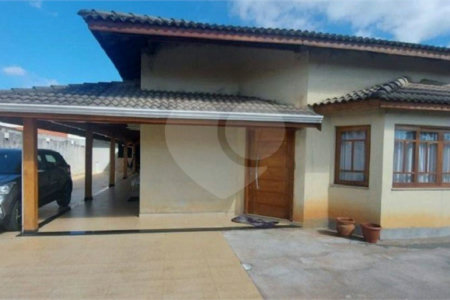 Casa à venda com 5 quartos, sendo 1 suíte, em Jardim Shangri-lá, Atibaia, SP