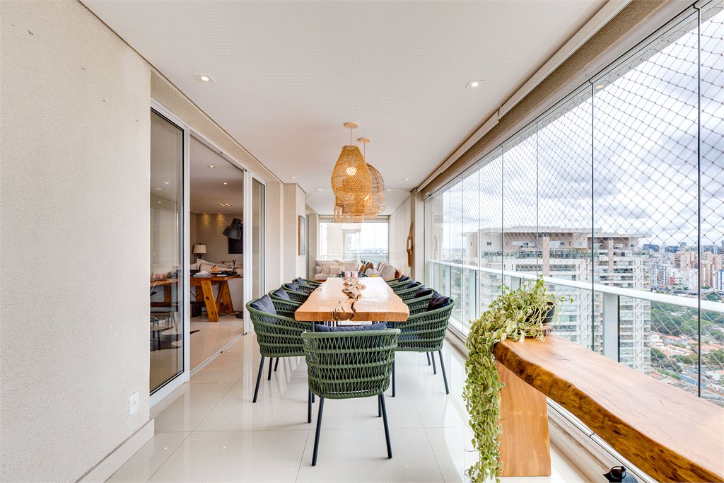 Apartamento à venda com 4 suítes em Campo Belo, São Paulo, SP