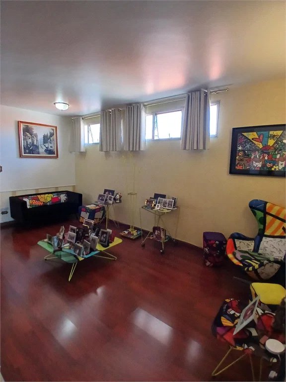 Sobrado à venda com 4 quartos, sendo 2 suítes,  em Jardim Leonor, São Paulo, SP